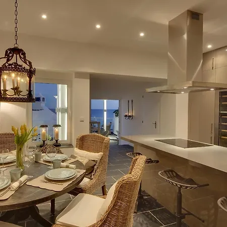 וילה Casa Latino - Oceanfront - Luxury & Charming Villa- Jacuzzi At Rooftop By Dreamvillasalbufeira אלבופיירה